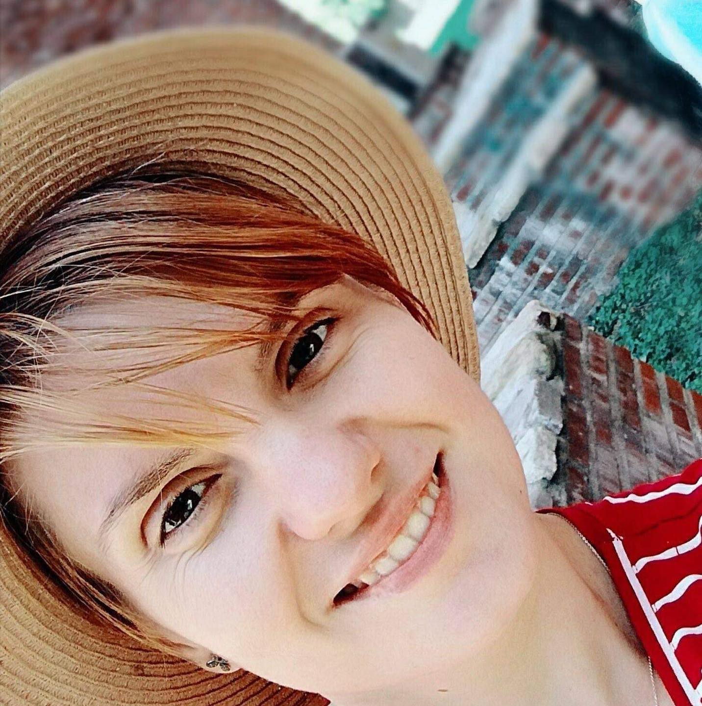 „Meșterit în România- interviu cu Alina Dincă de la Dots and more